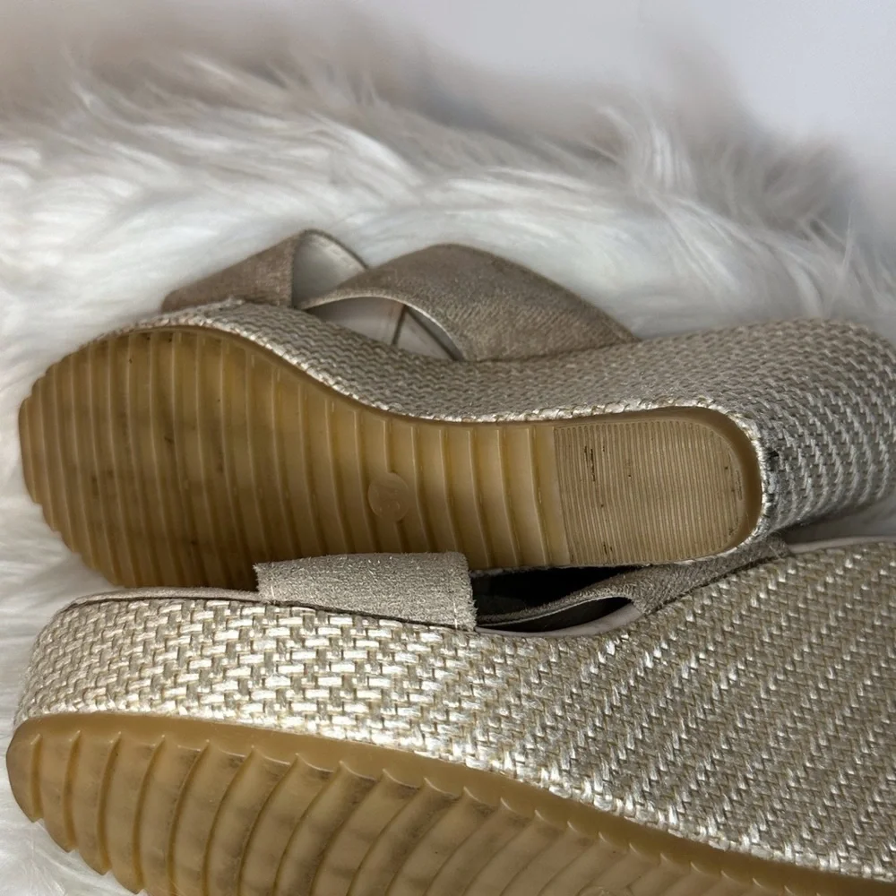 Source Unknown Tan Wedge Shoes with Cushioned Straps